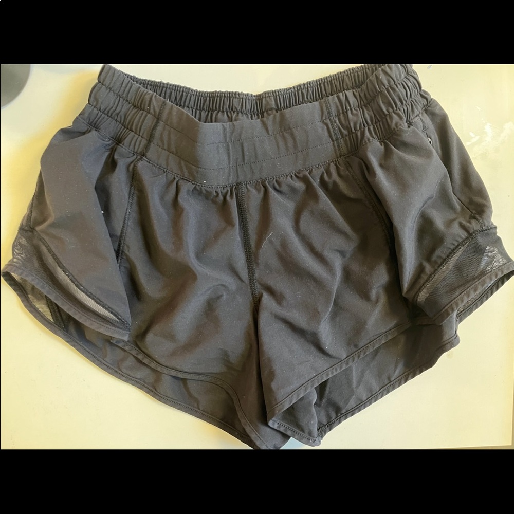 Hotty hot 2.5 inch lulu lemon shorts